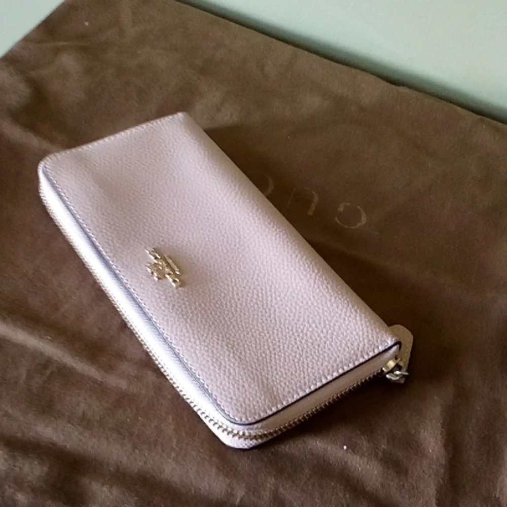 Coach long zip around beige wallet new no tags unused 8" by 4 - Picture 4 of 8